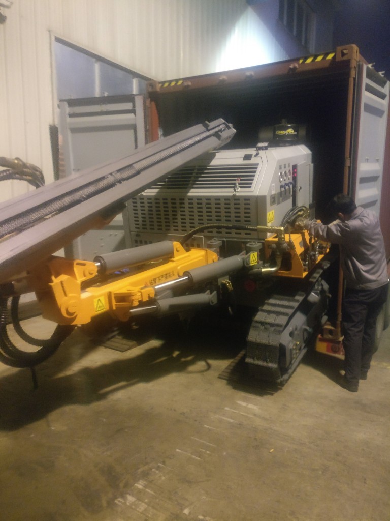 志高D535钻机装柜